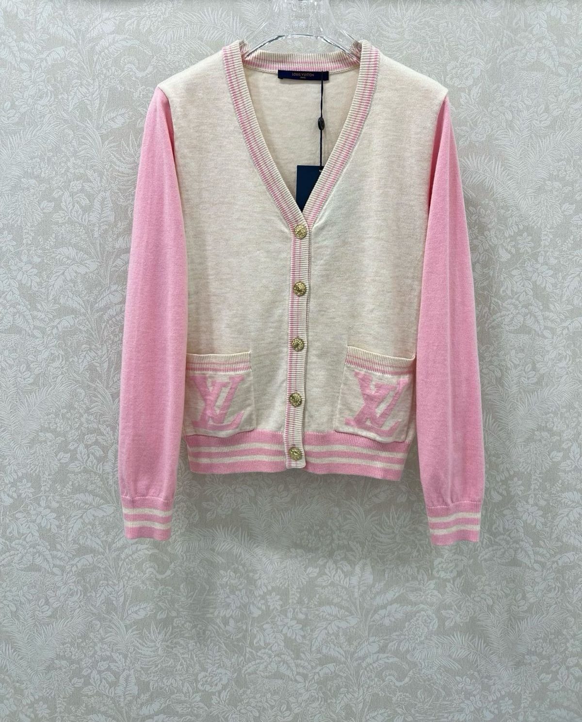 WhatsApp Image 2025-09-26 at 17.03.14_47195211 Pink and White Sweater - Image 1